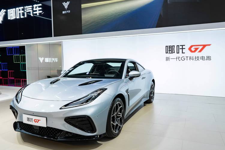 东莞133哪吒汽车在智能汽车领域的表现，领途汽车在新能源汽车市场中的影响力